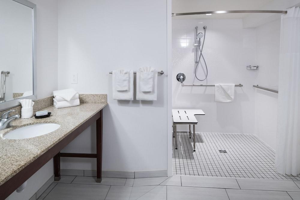 Hampton Inn St. Louis-Downtown (At the Gateway Arch) photo 2