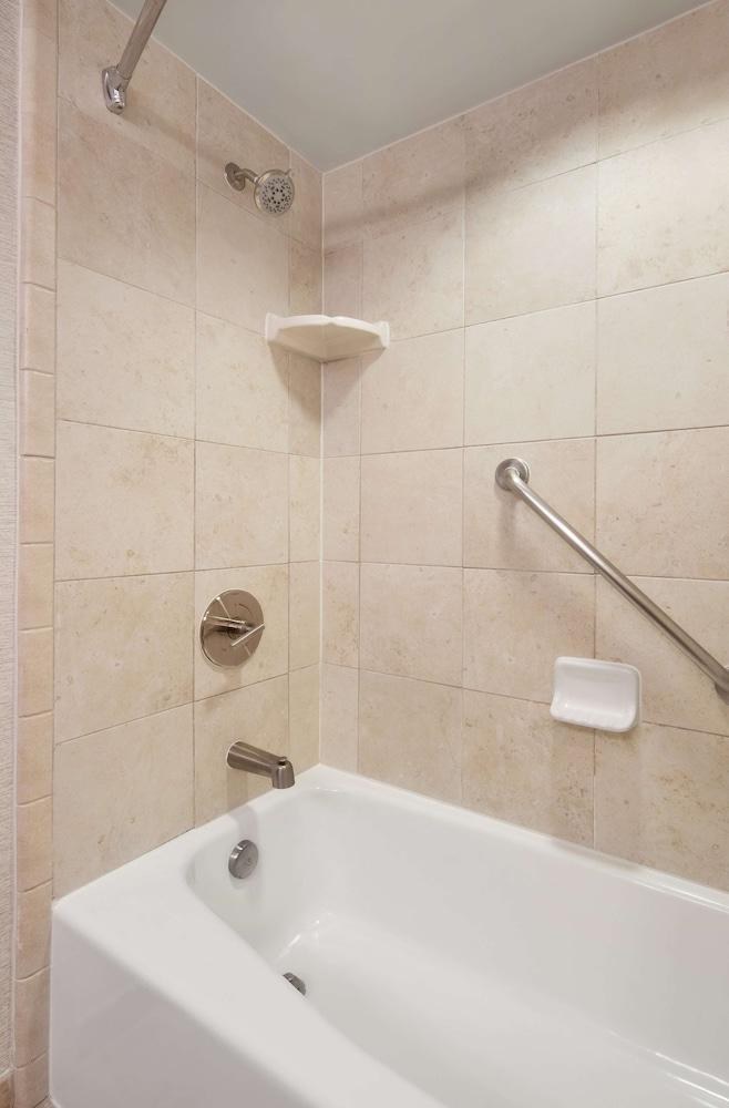 Embassy Suites by Hilton Austin Central photo 3