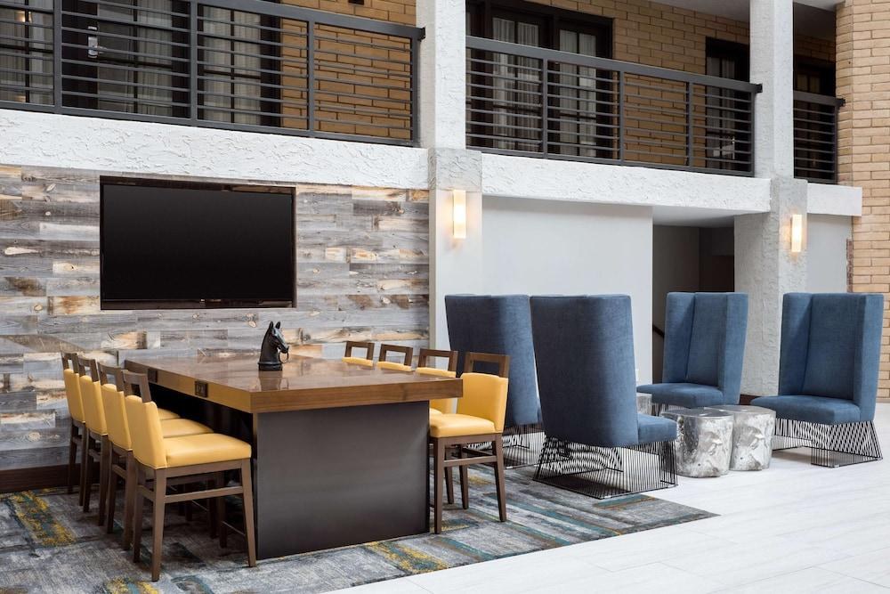 Embassy Suites by Hilton Austin Central photo 4