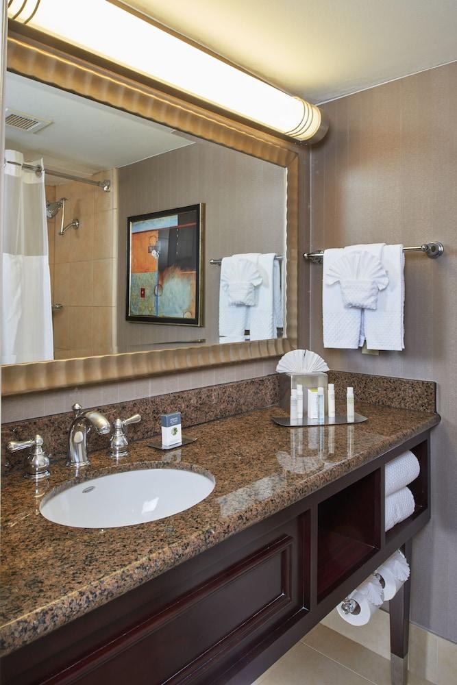 DoubleTree by Hilton Dallas - Market Center photo 3