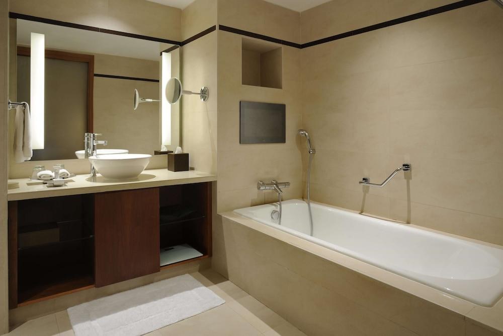 Hilton Bangalore Embassy GolfLinks photo 3