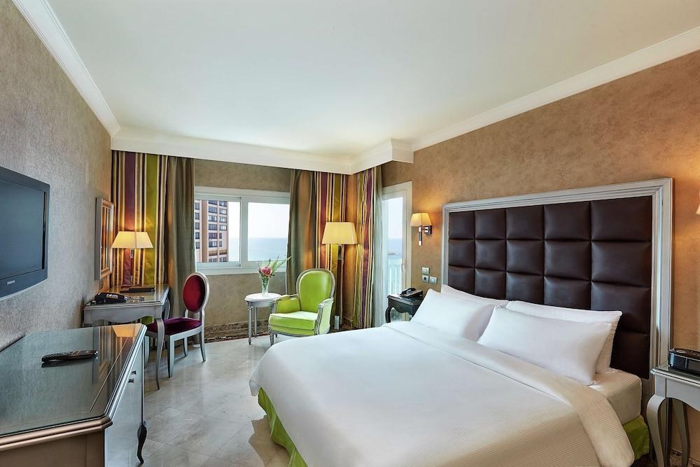Hilton Alexandria Corniche photo 2