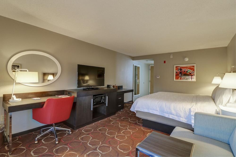 Hampton Inn Tropicana photo 2