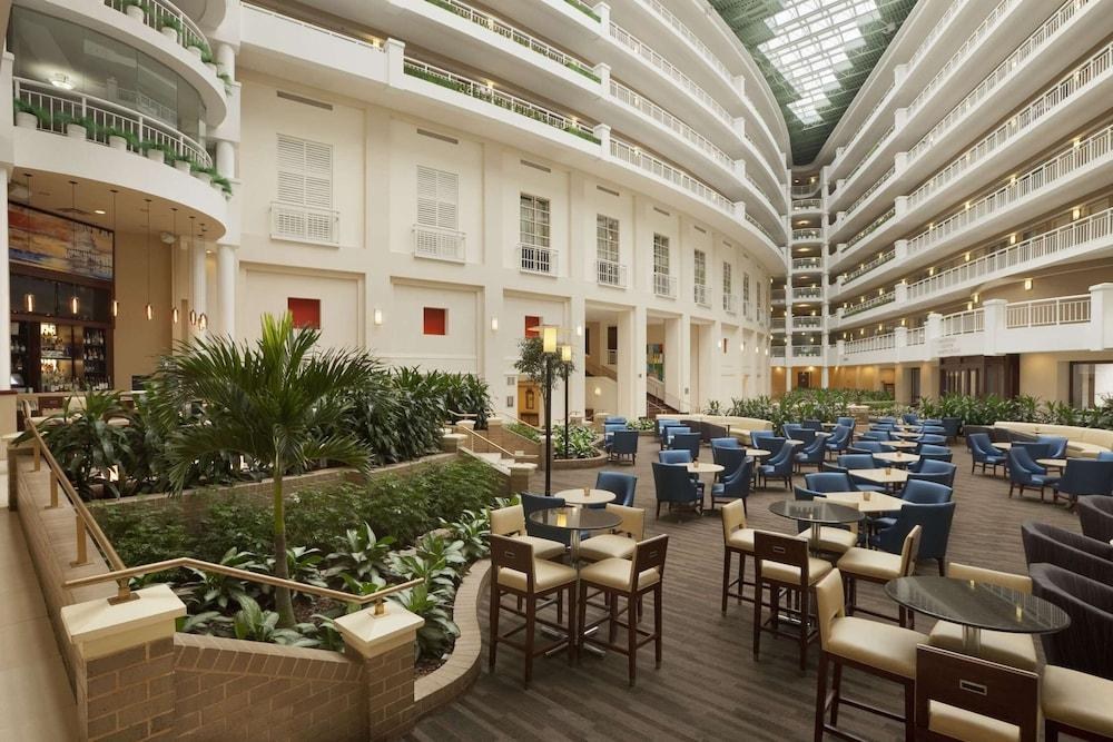 Embassy Suites by Hilton Alexandria Old Town photo 2