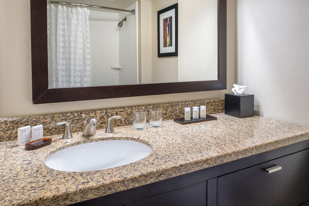 Embassy Suites by Hilton Seattle-Tacoma Intl Airport photo 4