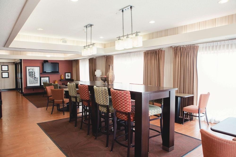 Hampton Inn Bloomington West photo 2