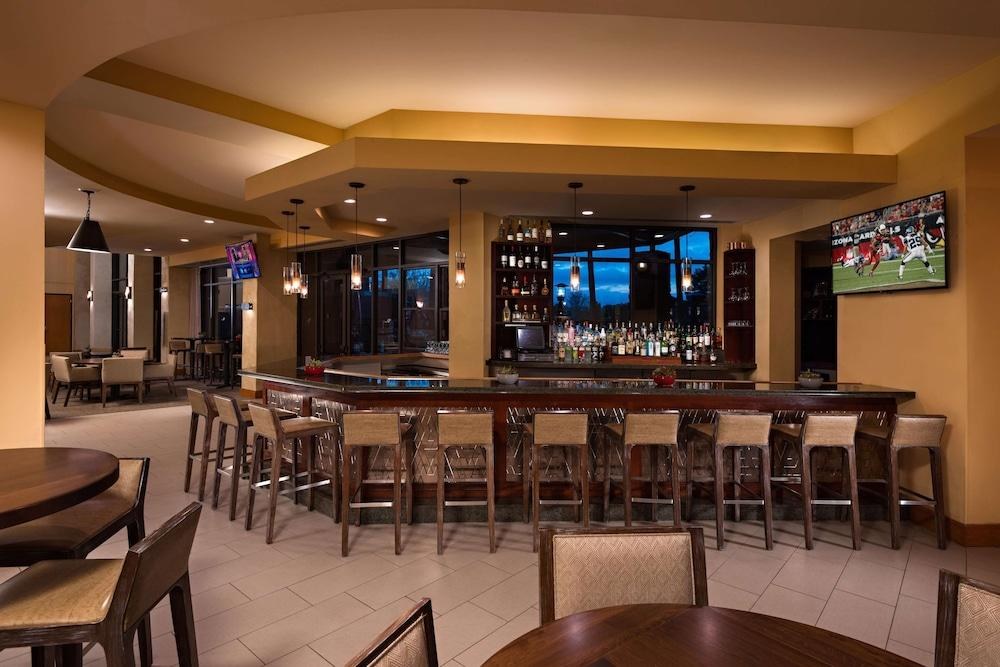 Embassy Suites by Hilton Phoenix Scottsdale photo 3