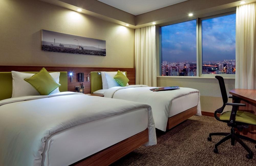 Hampton by Hilton Istanbul Kayasehir photo 2