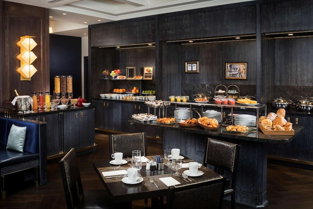 Hilton Vienna Plaza photo 3