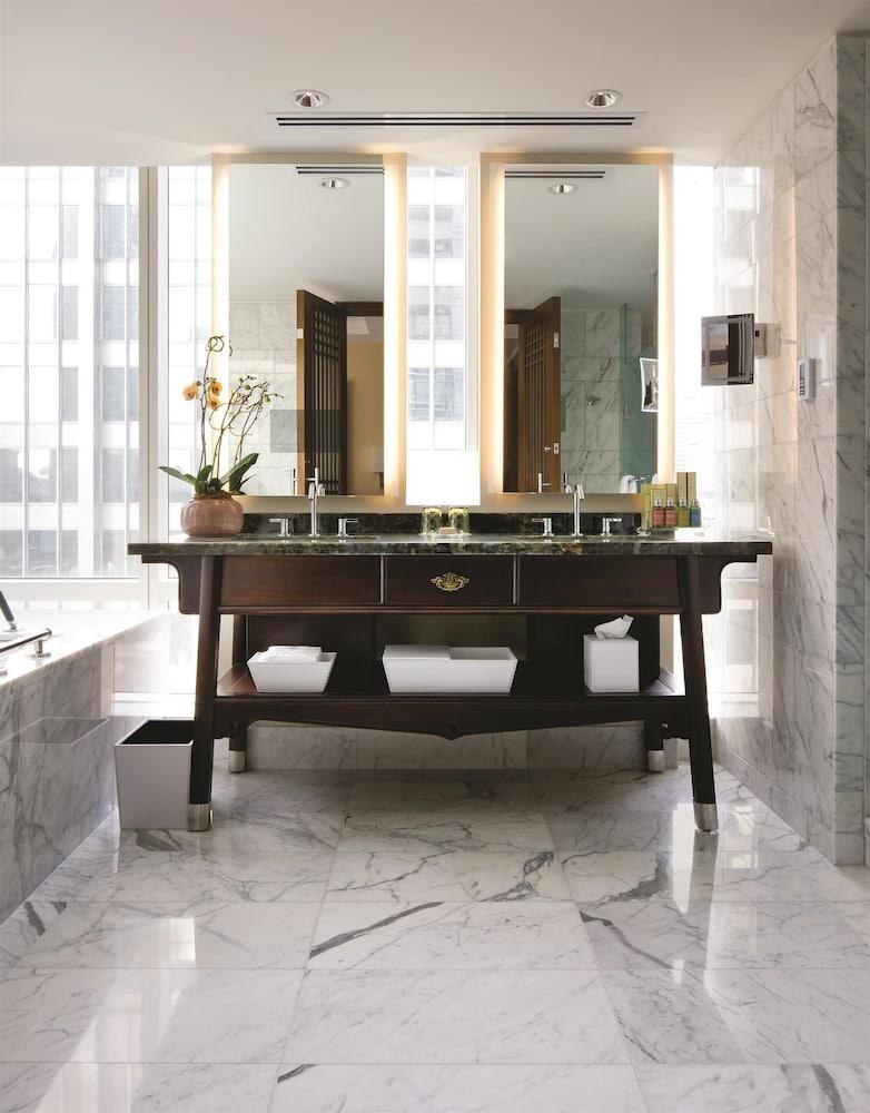 SHANGRI-LA TORONTO photo 4