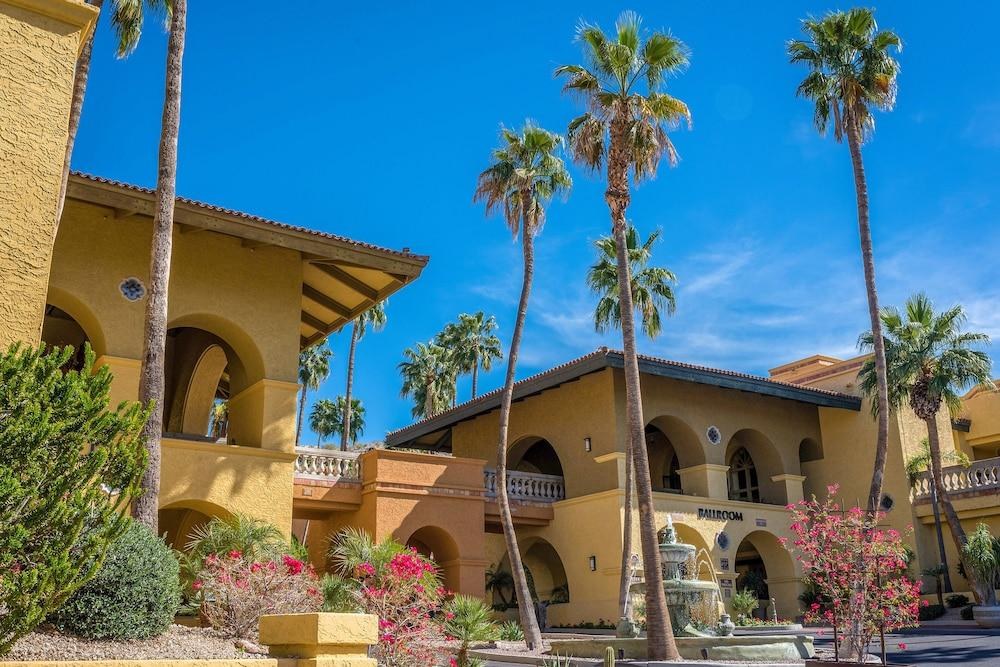 Hilton Phoenix Tapatio Cliffs Resort photo 2