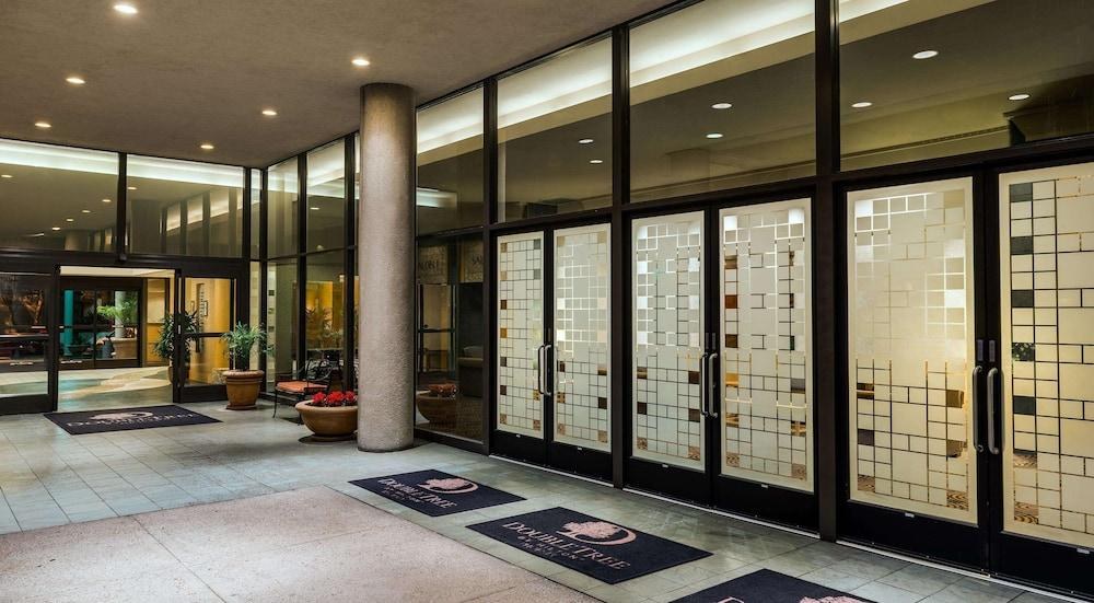 DoubleTree Suites by Hilton Phoenix photo 2