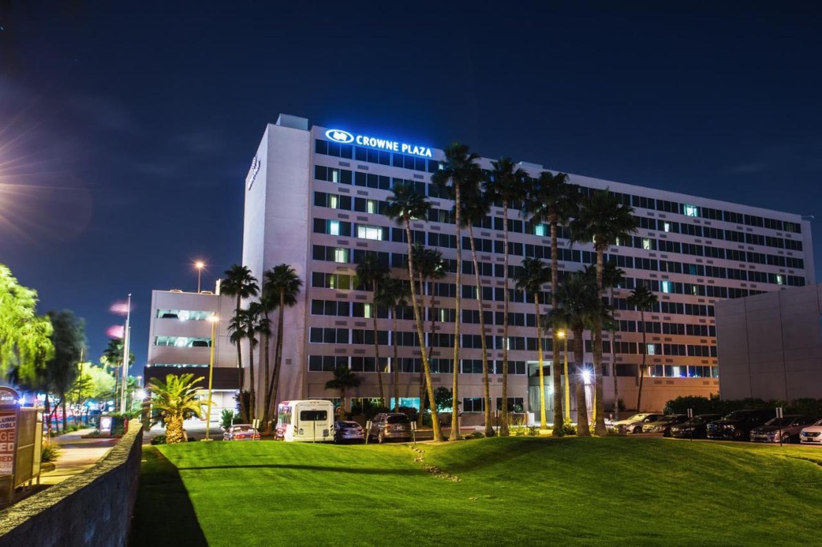 CROWNE PLAZA PHOENIX AIRPORT