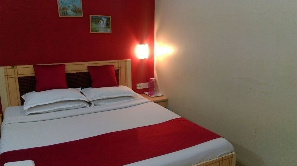 CRUZ ROYALE HOTEL