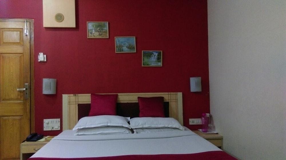 CRUZ ROYALE HOTEL photo 3