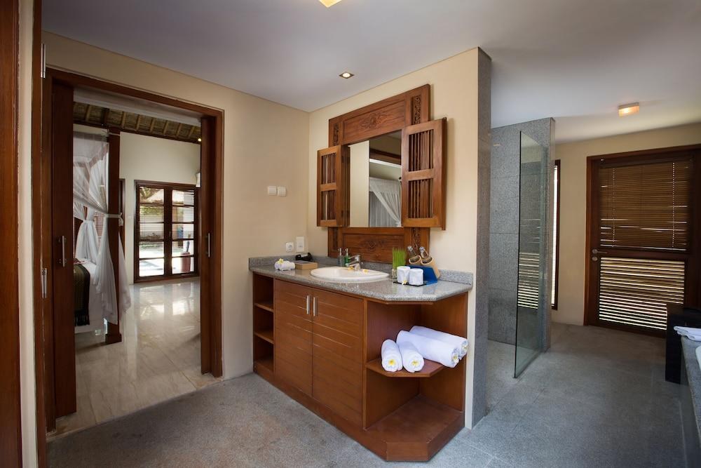 BALI BALIKU BEACH FRONT LUXURY PRIVATE POOL VILLAS photo 4