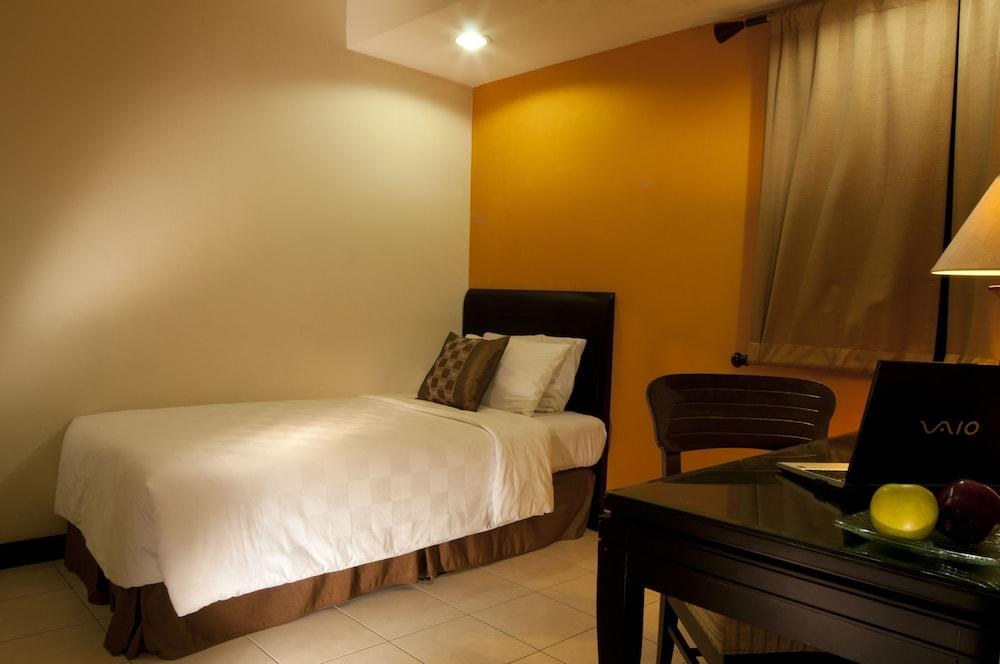 GRAND TROPIC SUITES HOTEL photo 2