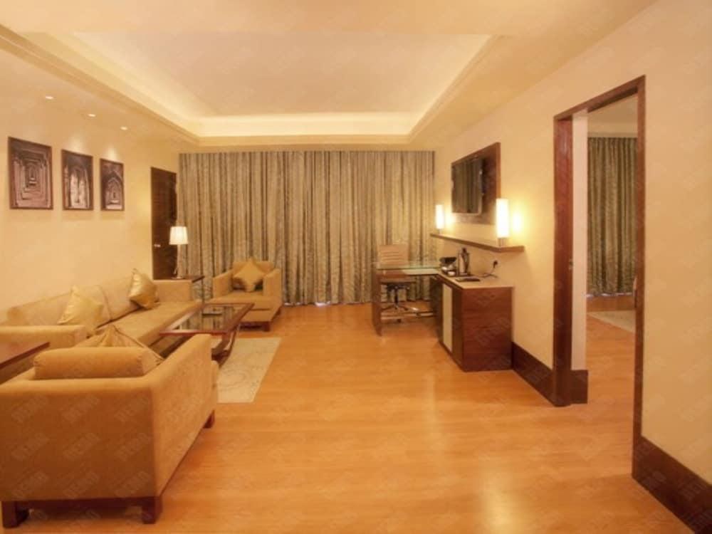 RADISSON BLU HOTEL CHENNAI CITY CENTRE photo 2