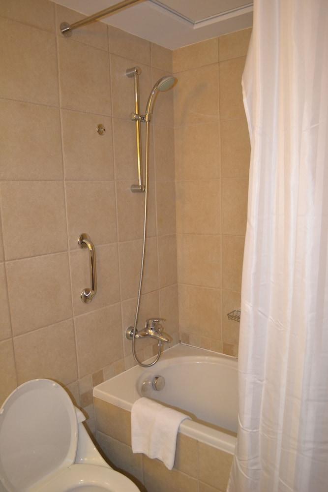 Sheraton Khalidiya Hotel photo 2