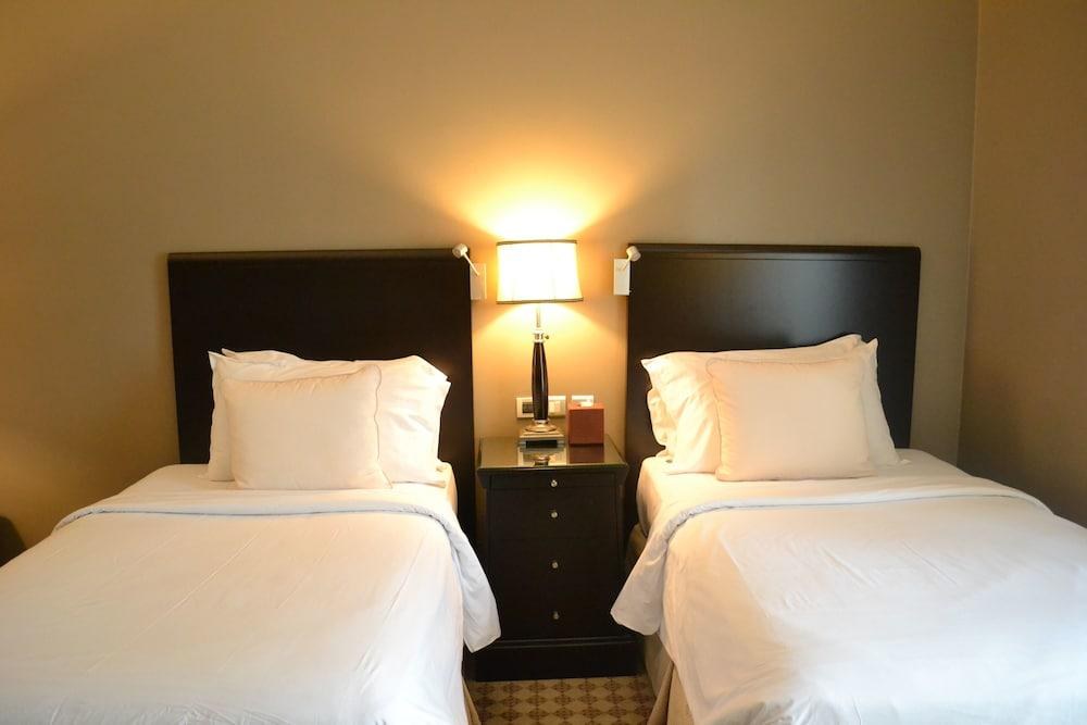 Sheraton Khalidiya Hotel photo 4