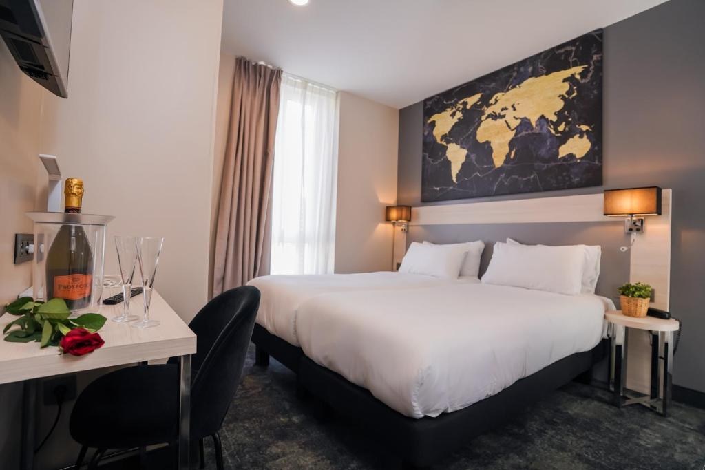 HOTEL UNIVERS photo 3