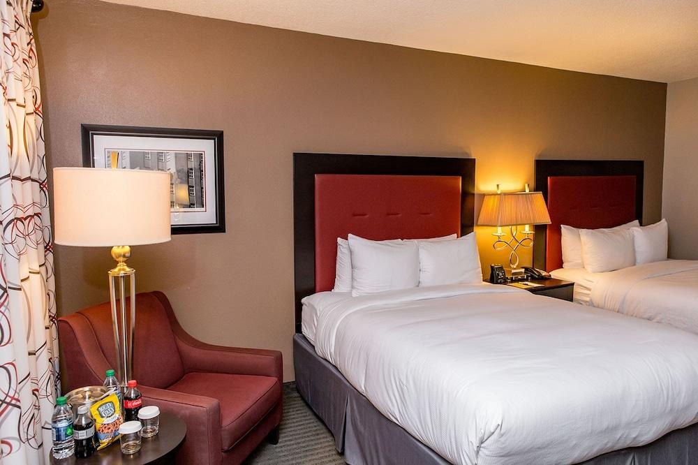 DOUBLETREE BY HILTON HOTEL RALEIGH - BROWNSTONE - UNIVERSITY photo 4