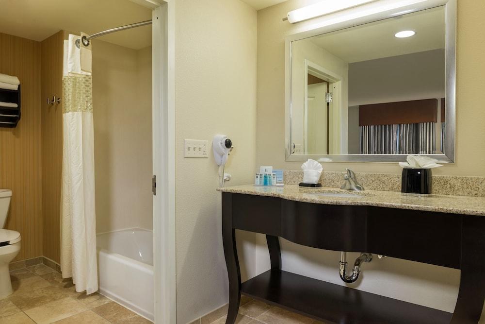Hampton Inn & Suites Yonkers photo 2