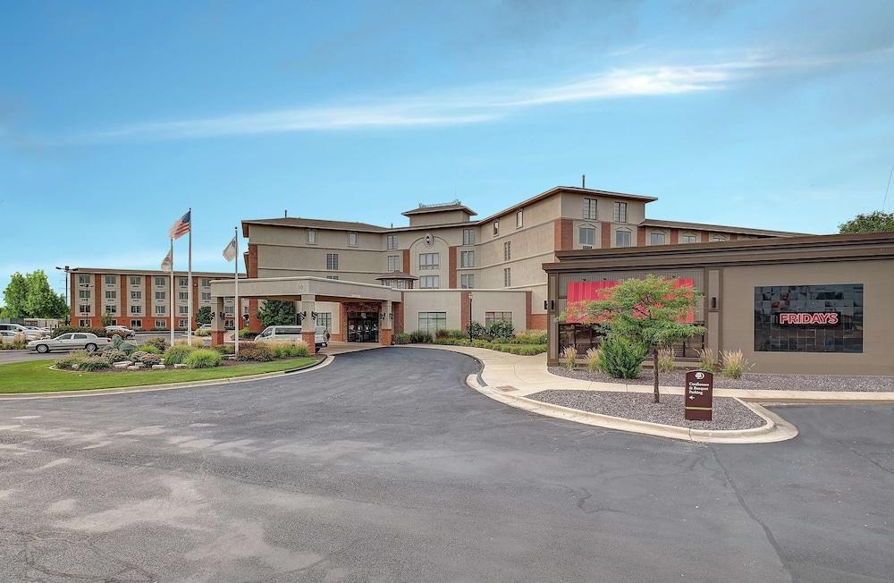DoubleTree by Hilton Bloomington photo 2