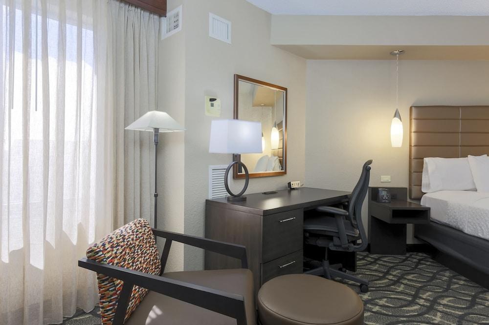 Embassy Suites by Hilton Dallas Love Field photo 3