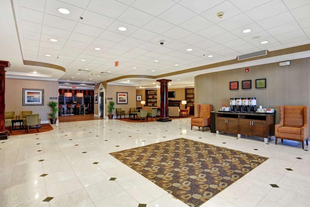 Hampton Inn Charleston-North photo 2