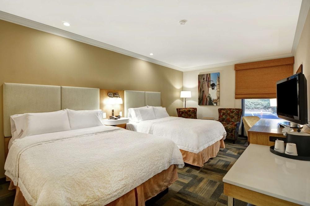Hampton Inn Charleston-North photo 3