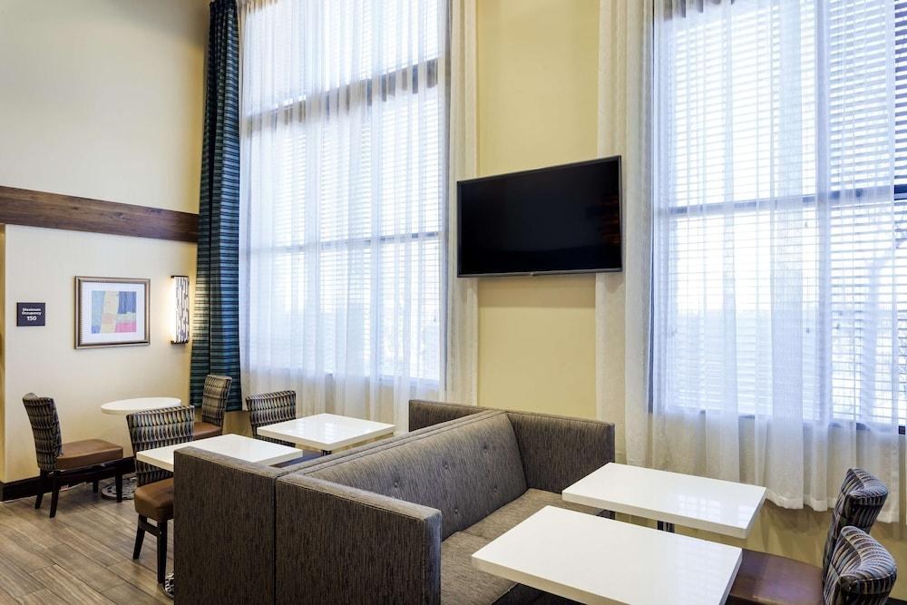 Hampton Inn & Suites Las Vegas-Red Rock/Summerlin photo 3