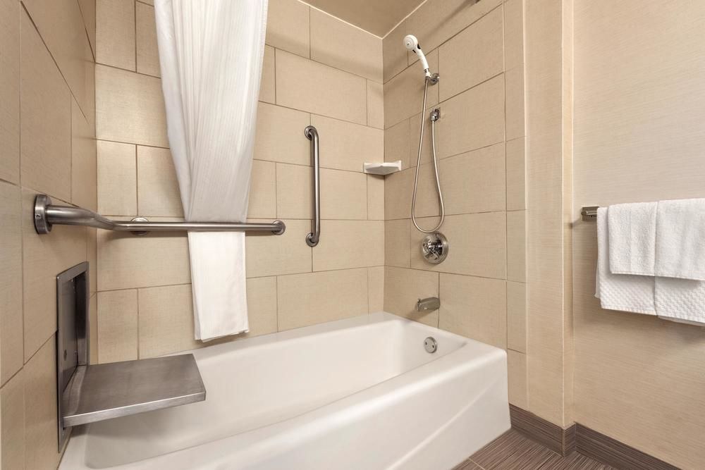 DoubleTree by Hilton Milwaukee - Brookfield photo 1
