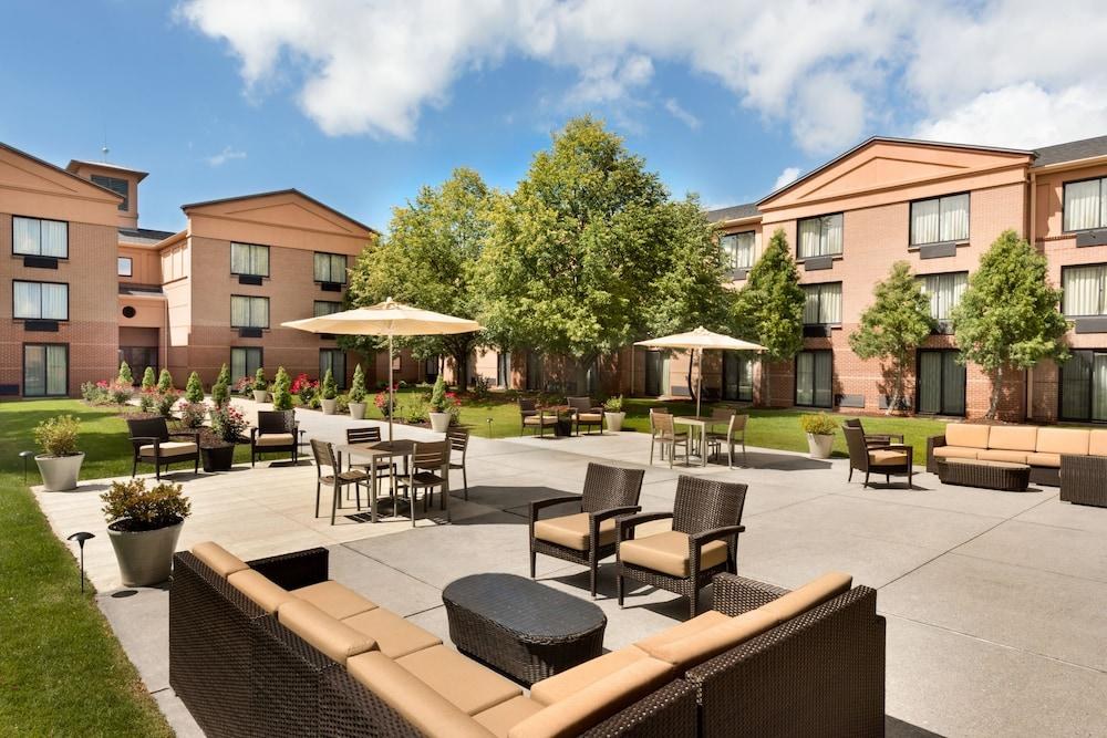 DoubleTree by Hilton Milwaukee - Brookfield photo 3