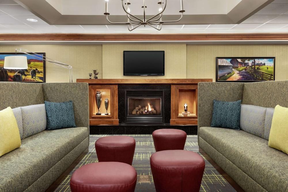Hampton Inn & Suites Frederick-Fort Detrick photo 2