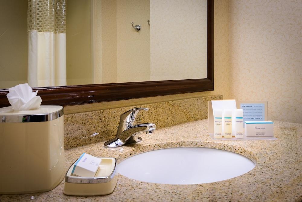Hampton Inn & Suites Frederick-Fort Detrick photo 4
