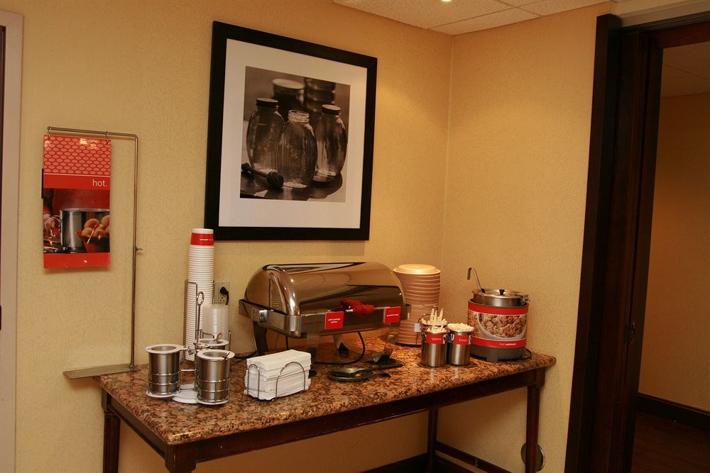 Hampton Inn & Suites Alexandria Old Town Area South