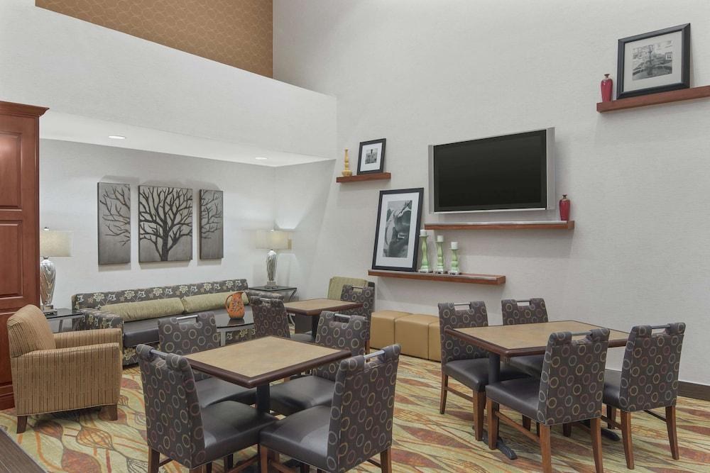 Hampton Inn & Suites Macon I-75 North photo 2