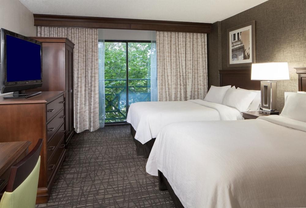 Embassy Suites by Hilton Philadelphia Airport photo 2