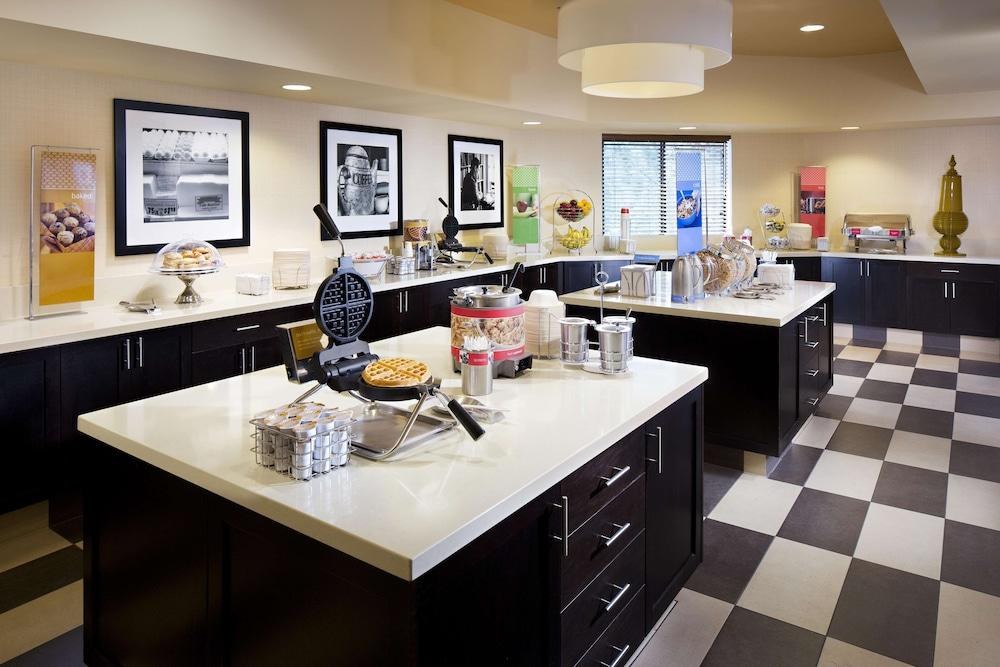 Hampton Inn San Diego/Del Mar photo 4