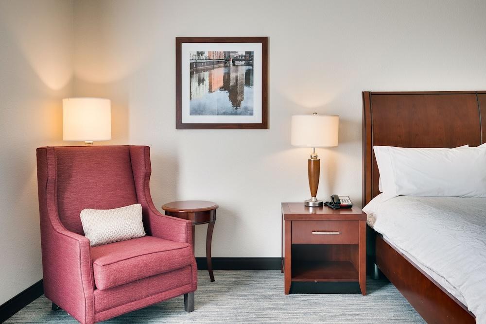 Hilton Garden Inn Milwaukee Airport photo 4