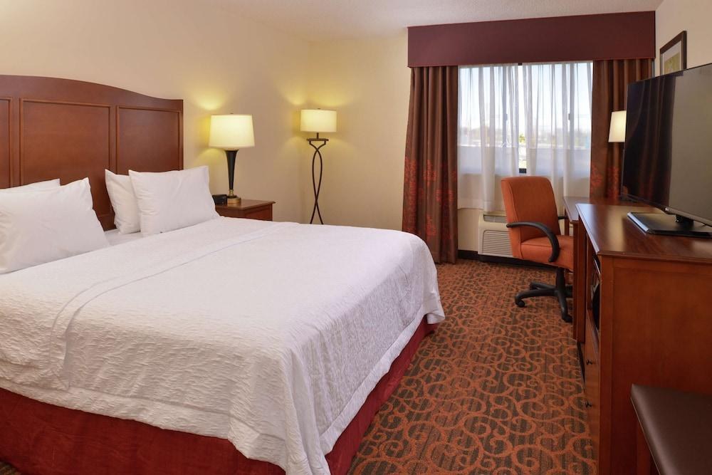 Hampton Inn Frederick photo 2