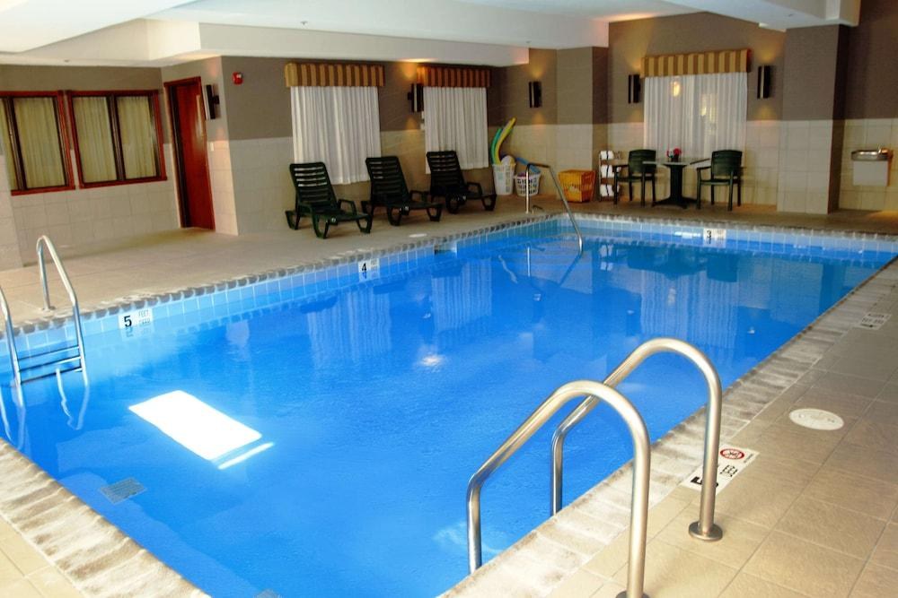 Hampton Inn Waterbury photo 2