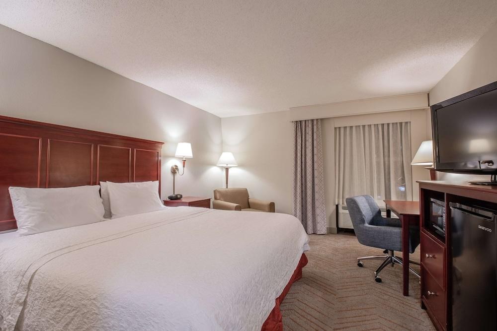 Hampton Inn & Suites Williamsburg-Richmond Rd. photo 2