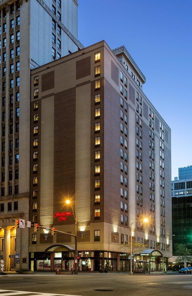 Hampton Inn Cleveland-Downtown photo 2