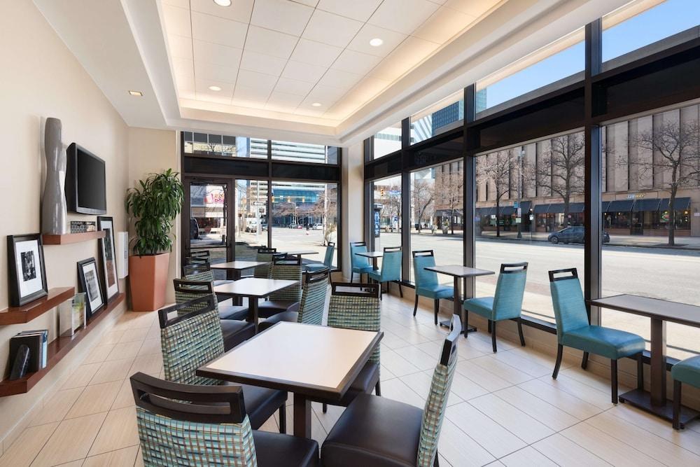 Hampton Inn Cleveland-Downtown photo 3