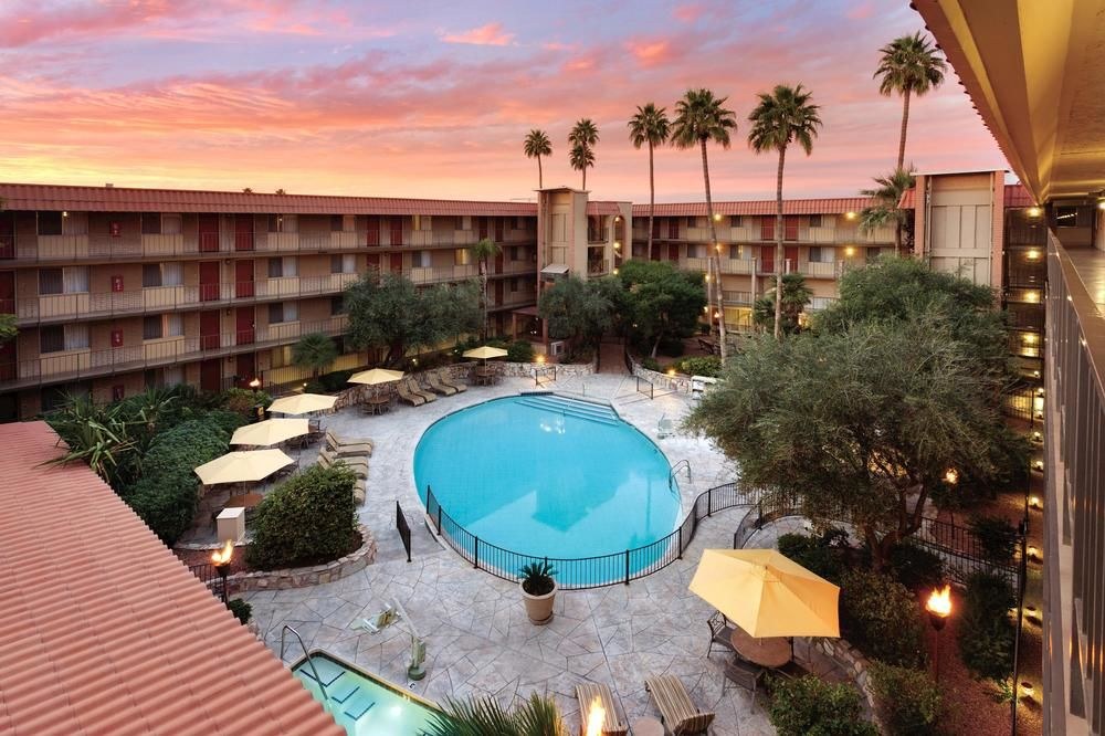 Embassy Suites by Hilton Phoenix Airport photo 1