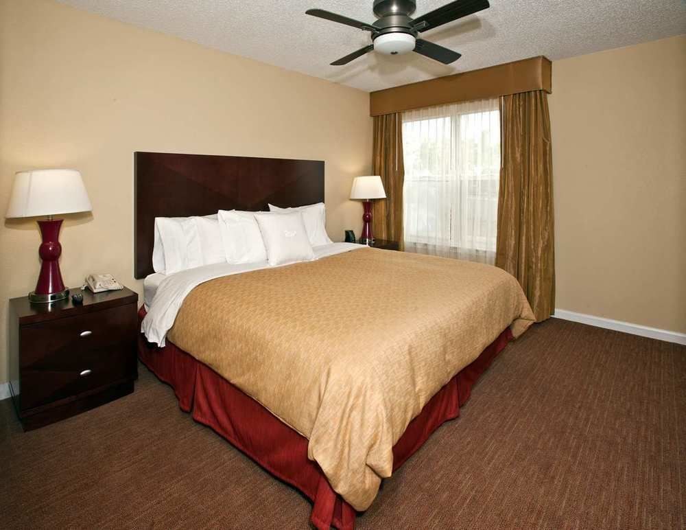HOMEWOOD SUITES BY HILTON CHARLOTTE-NORTH/UNIV RESEARCH PARK