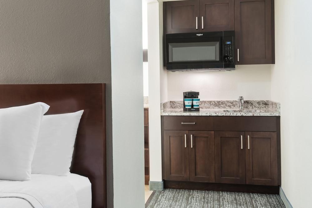 HOMEWOOD SUITES BY HILTON CHARLOTTE-NORTH/UNIV RESEARCH PARK photo 3