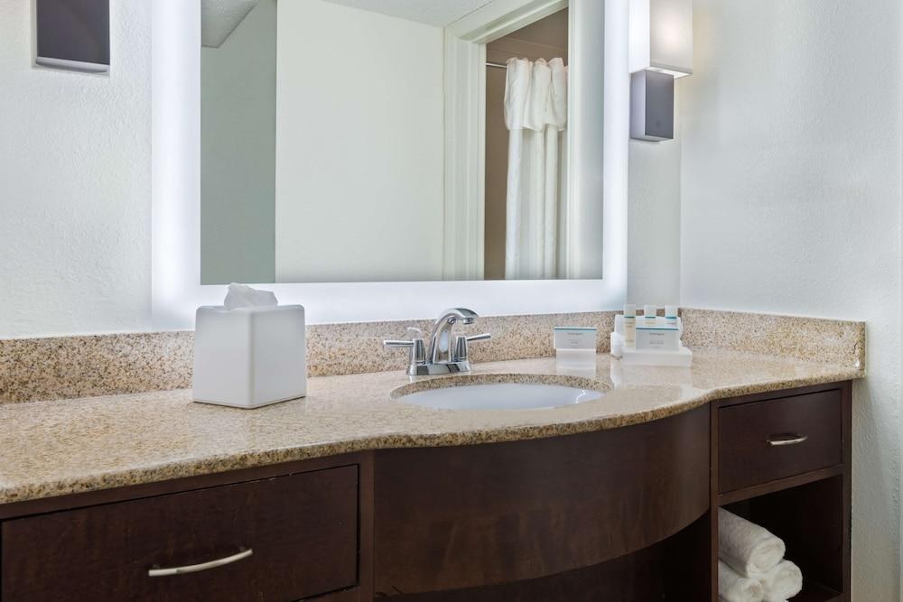 HOMEWOOD SUITES BY HILTON CHARLOTTE-NORTH/UNIV RESEARCH PARK photo 4